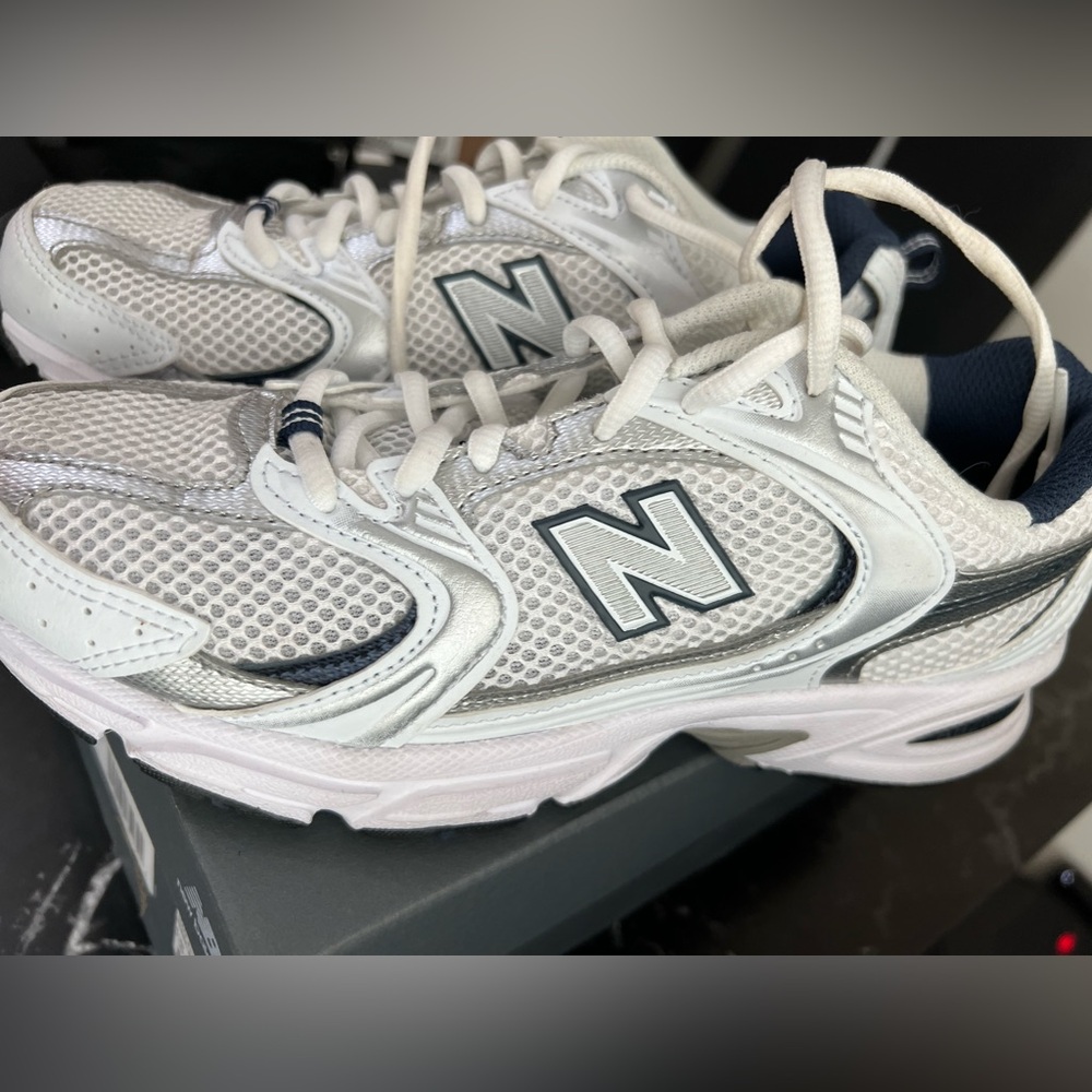 New Balance 530 tennis shoes